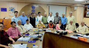 सेवा भाव से जिले में कार्य कर जरूरतमंदों तक पहुँचाना है चिकित्सा सहायता: कलेक्टर सेवा भाव से जिले में कार्य कर जरूरतमंदों तक पहुँचाना है चिकित्सा सहायता: कलेक्टर