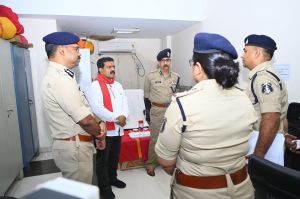 उपमुख्यमंत्री विजय शर्मा ने राज्य साइबर फॉरेंसिक लैब का किया निरीक्षण उपमुख्यमंत्री विजय शर्मा ने राज्य साइबर फॉरेंसिक लैब का किया निरीक्षण