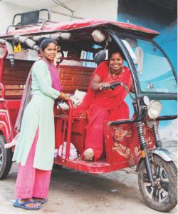  &rsquo;दीदी ई-रिक्शा सहायता योजना&rsquo; से बदली अन्नू की तकदीर
