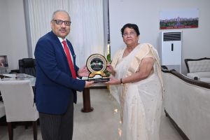  उच्च न्यायालय की अनुभाग अधिकारी श्रीमती ठाकुर को सेवानिवृत्ति पर दी गई भावभीनी  बिदाई