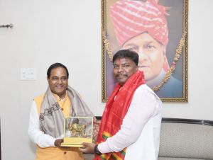 वन मंत्री श्री कश्यप से ओडिशा के मंत्री श्री पात्रा ने की मुलाकात