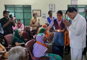 जो बुजुर्गों का सम्मान करता है, ईश्वर की कृपा उस पर रहती है: मंत्री लखनलाल देवांगन जो बुजुर्गों का सम्मान करता है, ईश्वर की कृपा उस पर रहती है: मंत्री लखनलाल देवांगन