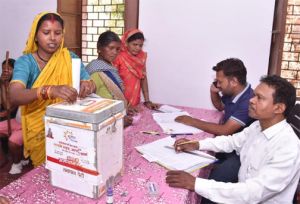  ग्राम खुटेरी, भर्रेगांव एवं मोखला के ग्रामीण आवेदन लेकर पहुंचे 