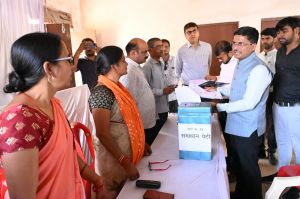  सुशासन तिहार: समस्याओं के समाधान के लिए आवेदन देने का सिलसिला जारी