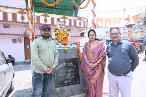 सियाचिन ग्लेशियर पर तिरंगा फहराने वाले शहीद राजीव पाण्डेय को जयन्ती पर महापौर मीनल चौबे, संस्कृति विभाग अध्यक्ष अमर गिदवानी, जोन 6 अध्यक्ष बद्री प्रसाद गुप्ता ने दी आदरांजलि सियाचिन ग्लेशियर पर तिरंगा फहराने वाले शहीद राजीव पाण्डेय को जयन्ती पर महापौर मीनल चौबे, संस्कृति विभाग अध्यक्ष अमर गिदवानी, जोन 6 अध्यक्ष बद्री प्रसाद गुप्ता ने दी आदरांजलि