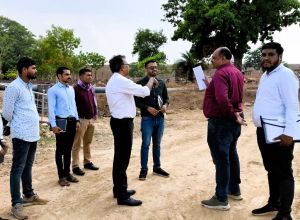 बालोद जिले में जल जीवन मिशन के बेहतर संचालन हेतु प्रमुख अभियंता ने विभिन्न ग्रामों का किया निरीक्षण 