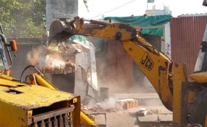  खुर्सीपार क्षेत्र में शिवरेज लाइन के ऊपर अतिक्रमण हटाया गया