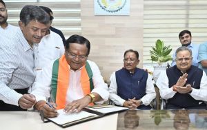  मुख्यमंत्री विष्णु देव साय  छत्तीसगढ़ राज्य वन विकास निगम के अध्यक्ष रामसेवक पैकरा के पदभार ग्रहण समारोह में हुए शामिल