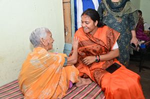  मंत्री लक्ष्मी राजवाड़े ने  किया विभिन्न संस्थानों का औचक निरीक्षण