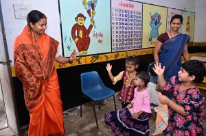  मंत्री लक्ष्मी राजवाड़े ने किया बालोद, करकाभाट एवं भरदा के आंगनबाड़ी केन्द्र का निरीक्षण 