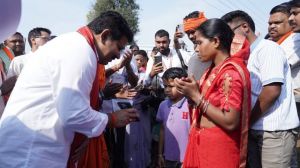 उपमुख्यमंत्री श्री शर्मा बस्तर जिले के ग्राम शासनकचौरा और हलबा कचौरा में स्वयं हितग्राहियों के घर पहुँचकर किया सर्वे उपमुख्यमंत्री श्री शर्मा बस्तर जिले के ग्राम शासनकचौरा और हलबा कचौरा में स्वयं हितग्राहियों के घर पहुँचकर किया सर्वे