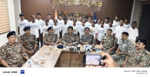 1 नक्सल दम्पति सहित कुल 22 नक्सलियों ने किया आत्मसमर्पण 1 नक्सल दम्पति सहित कुल 22 नक्सलियों ने किया आत्मसमर्पण