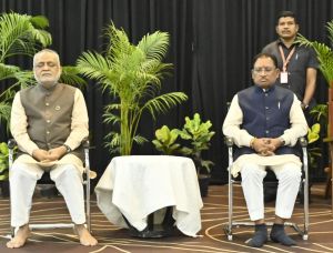  मुख्यमंत्री  विष्णुदेव साय ने हार्टफुलनेस योगाश्रम में योगगुरु कमलेश पटेल से की भेंट