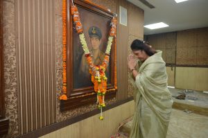 स्क्वाड्रन लीडर शहीद अरुण केशव सप्रे को उनकी जयंती पर महापौर मीनल चौबे ने दी श्रद्धाजंलि स्क्वाड्रन लीडर शहीद अरुण केशव सप्रे को उनकी जयंती पर महापौर मीनल चौबे ने दी श्रद्धाजंलि