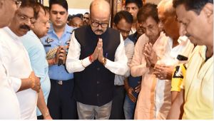 राज्यपाल रमेन डेका ने आतंकी हमले मे जान गंवाने वाले श्री मिरानिया को दी श्रद्धांजलि राज्यपाल रमेन डेका ने आतंकी हमले मे जान गंवाने वाले श्री मिरानिया को दी श्रद्धांजलि