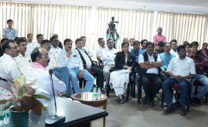 उप मुख्यमंत्री अरुण साव ने अधिवक्ताओं के साथ सुनी मन की बात उप मुख्यमंत्री अरुण साव ने अधिवक्ताओं के साथ सुनी मन की बात