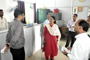 कलेक्टर श्रीमती मिश्रा ने किया संयुक्त जिला कार्यालय के विभिन्न कक्षों का निरीक्षण कलेक्टर श्रीमती मिश्रा ने किया संयुक्त जिला कार्यालय के विभिन्न कक्षों का निरीक्षण