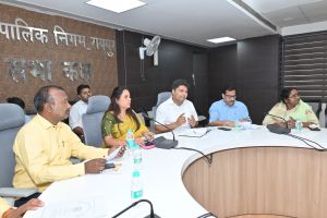  महापौर मीनल चौबे ने गर्मी में पेयजल समस्याग्रस्त क्षेत्रों में जलसमस्या निदान हेतु गंभीरता से कार्य नहीं करने पर नाराजगी व्यक्त की  