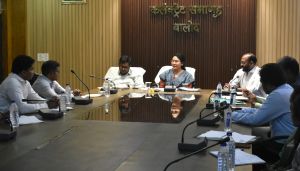  कलेक्टर ने की आदिम जाति कल्याण एवं श्रम विभाग तथा कौशल विकास प्राधिकरण के कार्यों की समीक्षा 