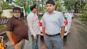 निगम की टीम ने अचानक तेज आंधी - तूफान से उखड़े सैकड़ों पेड़ों,  गिरे ढाचे को सड़क मार्ग से हटाकर बाधित सड़क यातायात किया बहाल