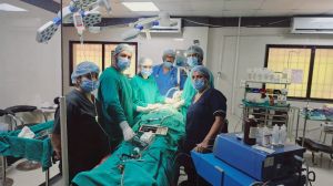 चेहरे पर गंभीर चोट का सफल ऑपरेशन जिला चिकित्सालय में