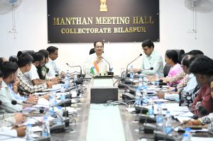 शासन की योजनाओं का लाभ अंतिम व्यक्ति तक पहुँचे : कलेक्टर 