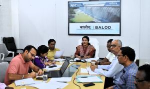 सुशासन तिहार के अंतर्गत प्राप्त सभी आवेदनों के गुणवत्तापूर्ण निराकरण हेतु कलेक्टर ने ली समीक्षा बैठक