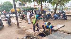 भिलाई में जलभराव से निपटने निगम अमला हुआ सक्रिय भिलाई में जलभराव से निपटने निगम अमला हुआ सक्रिय