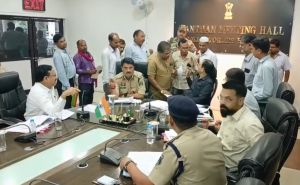 कलेक्टर ने जनदर्शन में सुनी लोगों की समस्याएं कलेक्टर ने जनदर्शन में सुनी लोगों की समस्याएं