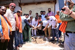 ग्रामीण विधायक मोतीलाल साहू ने जोन 10 अध्यक्ष, एमआईसी सदस्य, पार्षदों सहित जोन 10 के वार्ड क्रमांक 49, 52, 53, 54, 55 के विभिन्न 11 स्थानों पर 1 करोड 46 लाख 34 हजार के 11 विविध नये निर्माण विकास कार्यो हेतु किया भूमिपूजन ग्रामीण विधायक मोतीलाल साहू ने जोन 10 अध्यक्ष, एमआईसी सदस्य, पार्षदों सहित जोन 10 के वार्ड क्रमांक 49, 52, 53, 54, 55 के विभिन्न 11 स्थानों पर 1 करोड 46 लाख 34 हजार के 11 विविध नये निर्माण विकास कार्यो हेतु किया भूमिपूजन