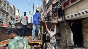 निगम जोन 4 चिकनी मन्दिर, बैजनाथपारा, जवाहर मार्केट के सामने सड़क, नाली पर रखे टेबल, अन्य सामानों की जप्ती,एंगल्स को तोड़ने की कार्यवाही की निगम जोन 4 चिकनी मन्दिर, बैजनाथपारा, जवाहर मार्केट के सामने सड़क, नाली पर रखे टेबल, अन्य सामानों की जप्ती,एंगल्स को तोड़ने की कार्यवाही की