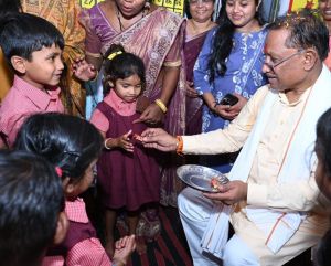 नौनिहालों के दिलों में भी बसते हैं प्रधानमंत्री नरेंद्र मोदी और मुख्यमंत्री विष्णुदेव साय नौनिहालों के दिलों में भी बसते हैं प्रधानमंत्री नरेंद्र मोदी और मुख्यमंत्री विष्णुदेव साय