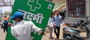 रायपुर में मुख्य मार्गों पर अतिक्रमण के खिलाफ निगम की कार्यवाही जारी रायपुर में मुख्य मार्गों पर अतिक्रमण के खिलाफ निगम की कार्यवाही जारी