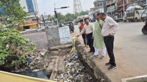 निगम सभापति सूर्यकान्त राठौड़ ने जोन 2 क्षेत्र के नालों की सफाई व्यवस्था का किया निरीक्षण निगम सभापति सूर्यकान्त राठौड़ ने जोन 2 क्षेत्र के नालों की सफाई व्यवस्था का किया निरीक्षण