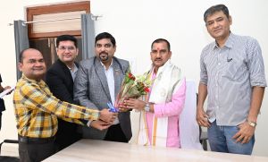 केंद्रीय मंत्री तोखन साहू से ICMAI के पदाधिकारियों ने सौजन्य भेंट किया केंद्रीय मंत्री तोखन साहू से ICMAI के पदाधिकारियों ने सौजन्य भेंट किया