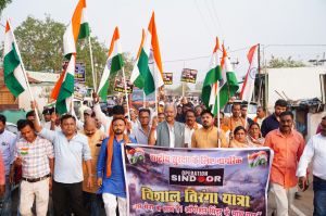 सेना के शौर्य और पराक्रम को नमन करते हुए जिले के नगरीय निकायों तथा गांव-गांव में निकली तिरंगा यात्रा सेना के शौर्य और पराक्रम को नमन करते हुए जिले के नगरीय निकायों तथा गांव-गांव में निकली तिरंगा यात्रा