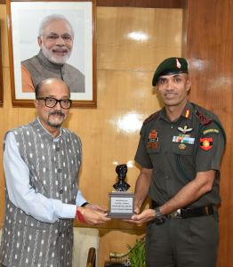 राज्यपाल श्री डेका से छत्तीसगढ़ टेरियर्स के कमांडिंग ऑफिसर ने सौजन्य भेंट की राज्यपाल श्री डेका से छत्तीसगढ़ टेरियर्स के कमांडिंग ऑफिसर ने सौजन्य भेंट की