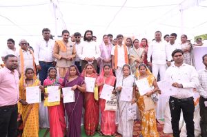 सुशासन तिहार : आरंग ब्लॉक के ग्राम पंचायत बहनाकाड़ी में हुआ समाधान शिविर का आयोजन