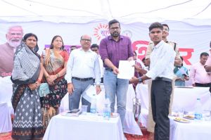 समाधान शिविर में चंद्रशेखर को मिला अनुकंपा नियुक्ति पत्र , परिवार को मिला सहारा