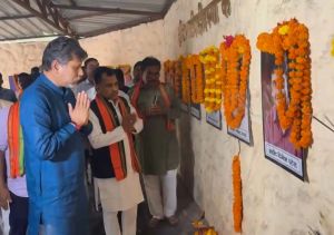  भाजपा प्रदेश अध्यक्ष एवं विधायक  किरण देव झीरम पहुंचे ,शहीदों को श्रद्धांजलि दी