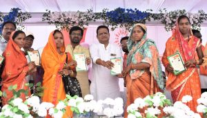 डौण्डीलोहारा विकासखण्ड के सुदूर वनांचल के ग्राम मंगचुवा में समाधान शिविर संपन्न डौण्डीलोहारा विकासखण्ड के सुदूर वनांचल के ग्राम मंगचुवा में समाधान शिविर संपन्न