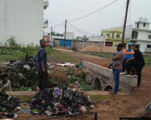  हीरापुर जरवाय बड़ा नाला में बारिश पूर्व सुगम निकास कायम करने मेन्युअल सफाई  की गई