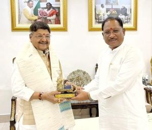  मुख्यमंत्री विष्णुदेव साय से मध्यप्रदेश के कैबिनेट मंत्री  कैलाश विजयवर्गीय ने की सौजन्य मुलाकात