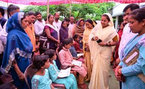  मंत्री श्रीमती राजवाड़े ने समाधान शिविर में जनता से किया सीधा संवाद, कहा-जनहित में लापरवाही नहीं होगी बर्दाश्त