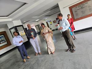 निगम को सेवाएं देकर 31 मई को सेवानिवृत्त हो रहे कर्मचारी पारसराम सिन्हा एवं मोहम्मद अमीन को प्रभारी अपर आयुक्त सामान्य प्रशासन विभाग ने बुके देकर किया सेवाओं हेतु सम्मानित