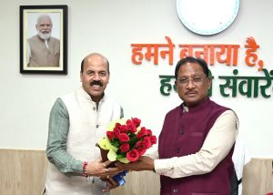 मुख्यमंत्री को कृषि विश्वविद्यालय के कुलपति डॉ. चंदेल ने राष्ट्रीय आम महोत्सव में शामिल होने का दिया न्यौता