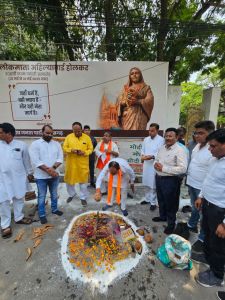  रजबंधा मैदान, मौदहापारा में जलभराव की समस्या दूर करने  75 लाख में नए नाले के निर्माण को भूमिपूजन कर उत्तर विधायक ने सभापति सूर्यकान्त राठौड़, लोक कर्म विभाग अध्यक्ष दीपक जायसवाल, पार्षद शेख मुशीर, शहर भाजपा अध्यक्ष रमेश सिंह ठाकुर सहित प्रारम्भ किया