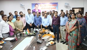 अपर कलेक्टर आर.ए.कुरूवंशी सहित कई अधिकारी हुए सेवानिवृत्त, दी गई बिदाई