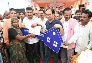 समाधान शिविर से लोगों की समस्याओं का हुआ निराकरण, योजनाओं से संवर रहा जीवन: सुशांत शुक्ला समाधान शिविर से लोगों की समस्याओं का हुआ निराकरण, योजनाओं से संवर रहा जीवन: सुशांत शुक्ला