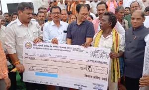 समाधान शिविर से लोगों की समस्याओं का हुआ निराकरण, योजनाओं से संवर रहा जीवन: सुशांत शुक्ला समाधान शिविर से लोगों की समस्याओं का हुआ निराकरण, योजनाओं से संवर रहा जीवन: सुशांत शुक्ला